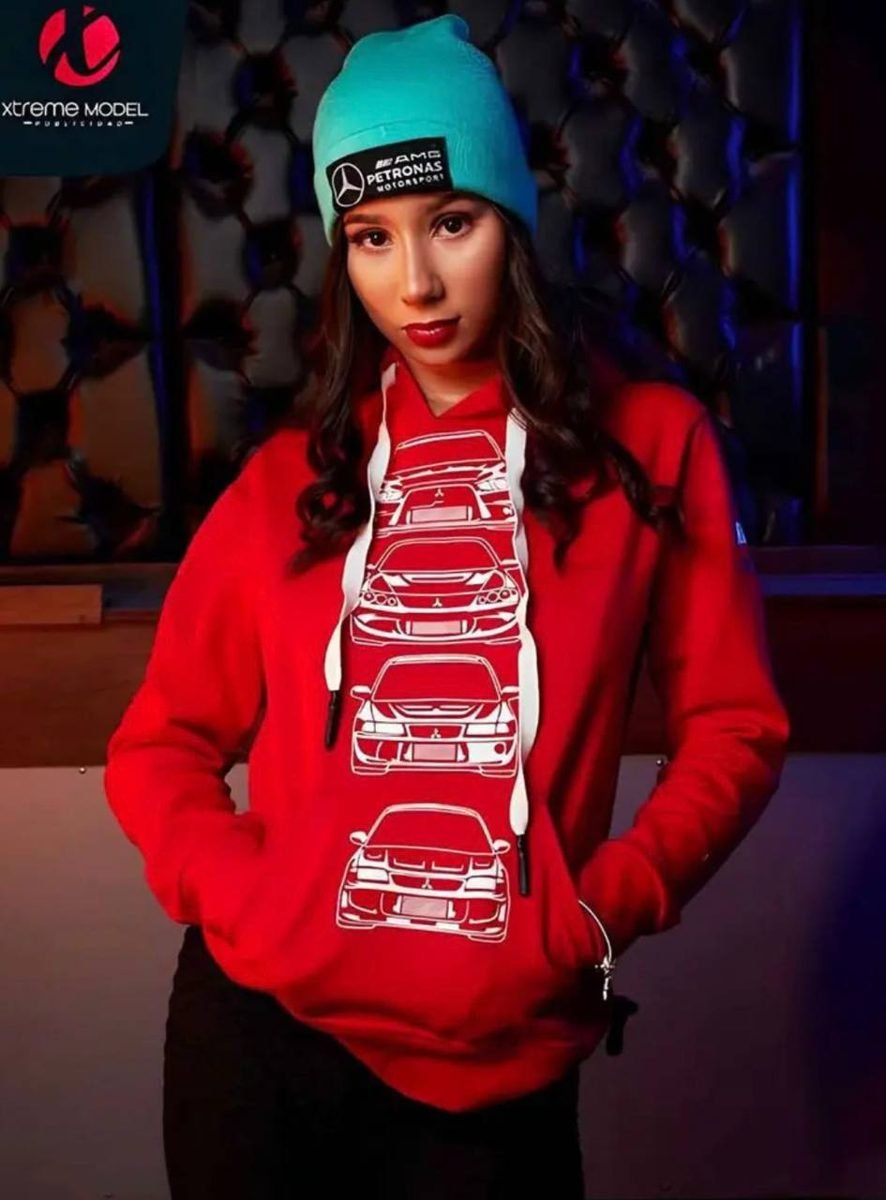 Modelo AAA con ropa urbana y gorro de Xtreme Models